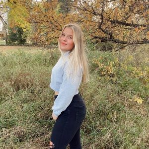 Meet your Posher, Julia